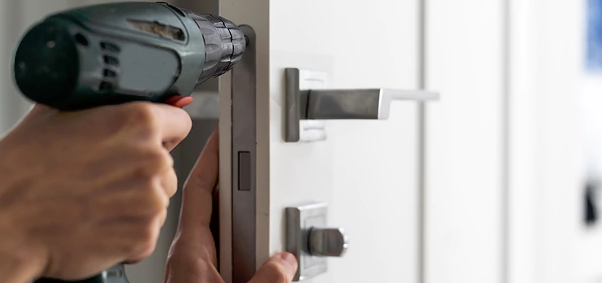 Locksmith For Lock Replacement Near Me in Rosamond, CA