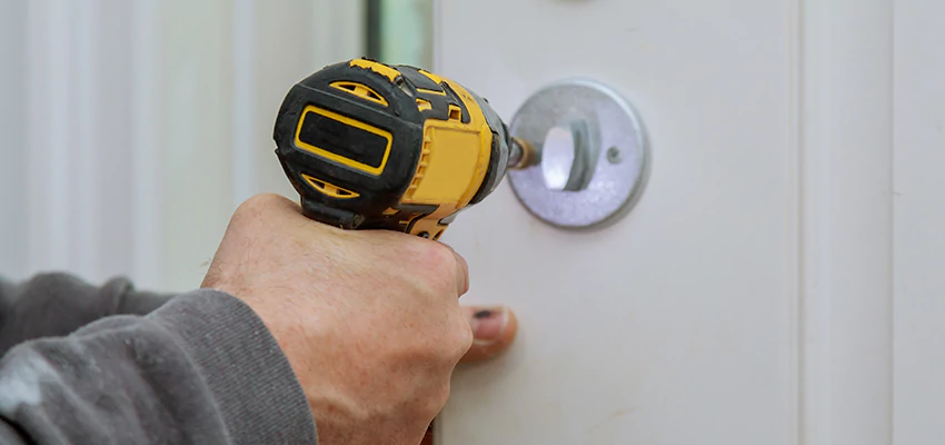 Street Locksmith For Smart Lock Repair in Rosamond, CA